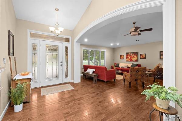 14 Ginger Crest DR, Glen Carbon, IL 62034