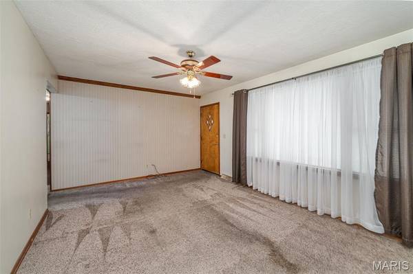 206 Valley DR, Washington, MO 63090