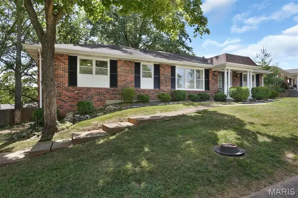 3216 Yorkchester DR, St Louis, MO 63129