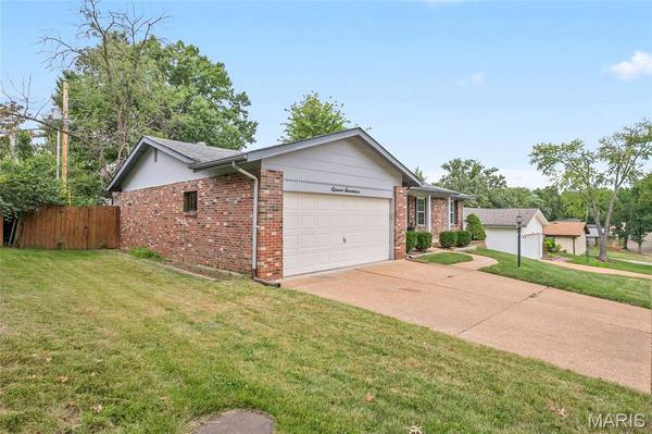 1117 Grenadier LN, Manchester, MO 63021