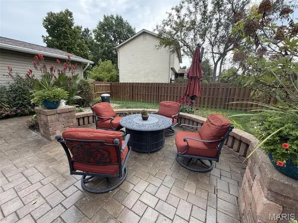 733 Cedar Glen DR, Weldon Spring, MO 63304