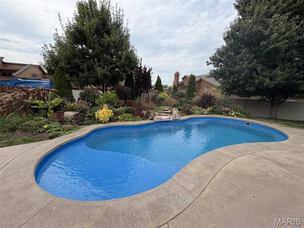 733 Cedar Glen DR, Weldon Spring, MO 63304