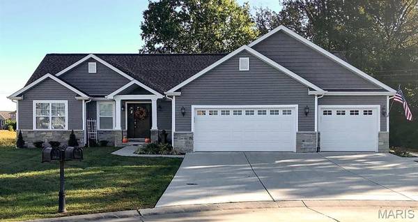 512 Hayden DR, Waterloo, IL 62298