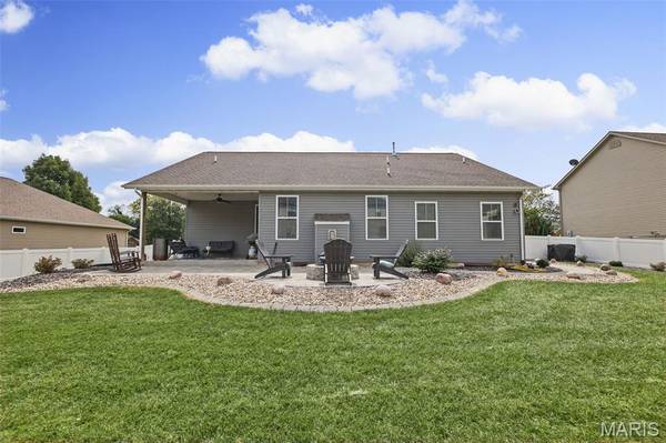 105 Stonebridge Crossing DR, Maryville, IL 62062