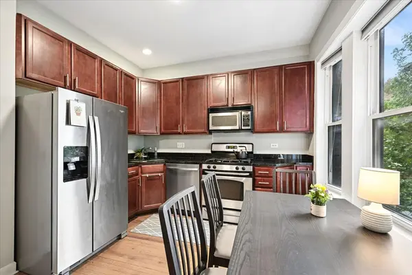 2920 W Berteau AVE #2, Chicago, IL 60618