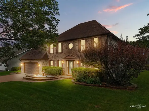 475 Prairie Knoll DR, Naperville, IL 60565