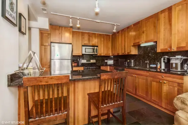657 W Fulton ST #413, Chicago, IL 60661