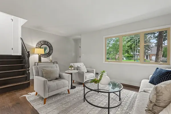 107 S Hi Lusi AVE, Mount Prospect, IL 60056