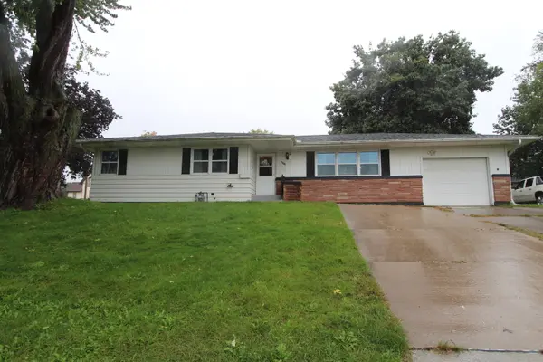 1704 N 4th ST, Clinton, IA 52732