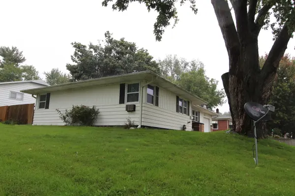 1704 N 4th ST, Clinton, IA 52732