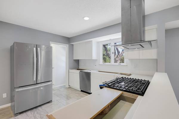 8016 35th AVE N, New Hope, MN 55427