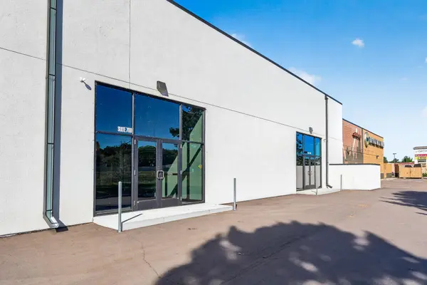 630 Freeport AVE NW #600 & 700, Elk River, MN 55330