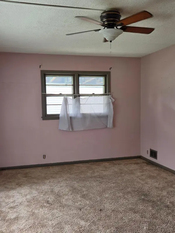 905 Ulstad AVE, Albert Lea, MN 56007