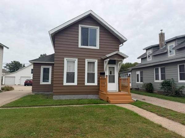 825 W 5th ST, Winona, MN 55987