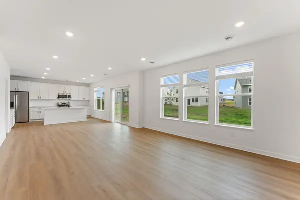 18365 Gladiator DR, Lakeville, MN 55068