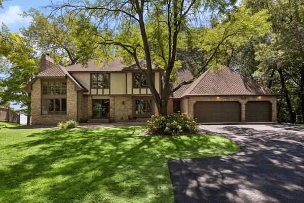 5720 Oakview LN N, Plymouth, MN 55442