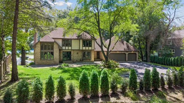 5720 Oakview LN N, Plymouth, MN 55442