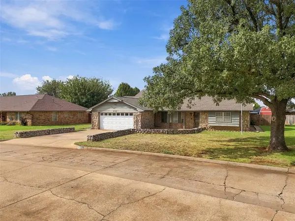914 W Fay AVE, Kingfisher, OK 73750