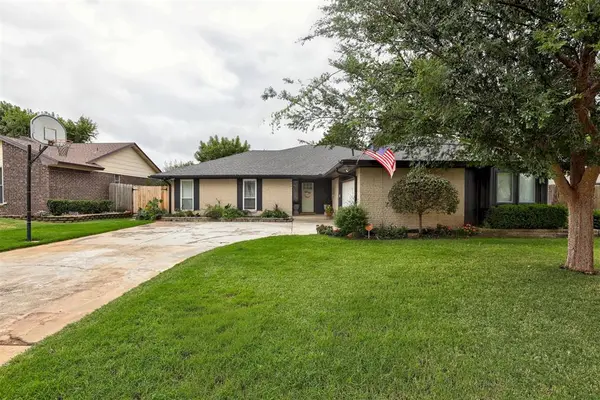 128 W Parkland DR, Yukon, OK 73099