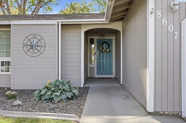 8607 W Entiat Ave, Kennewick, WA 99336
