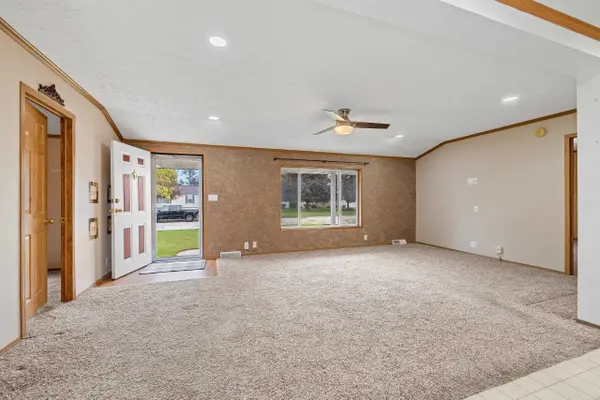 2775 CONESTA DR, Green Bay, WI 54311-4949