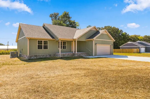 1 Sunset Falls Rd, Tullahoma, TN 37388