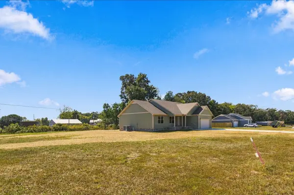1 Sunset Falls Rd, Tullahoma, TN 37388