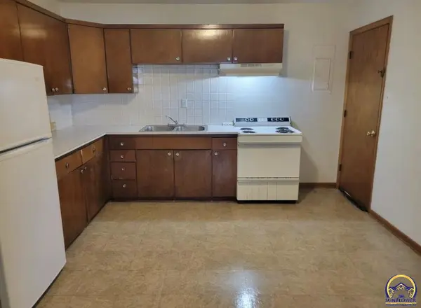 524 Neosho St, Burlington, KS 66839-1654