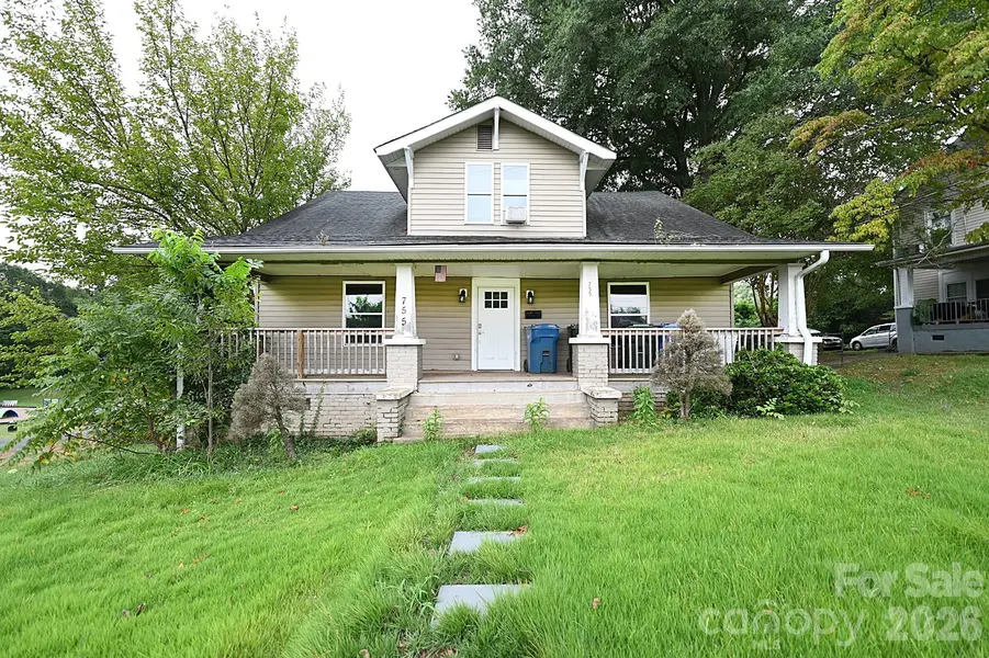 755 2nd AVE SW, Hickory, NC 28602