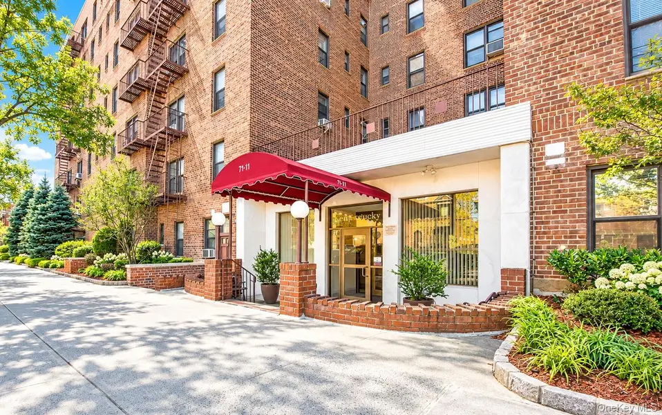 71-11 Yellowstone BLVD #4M, Forest Hills, NY 11375