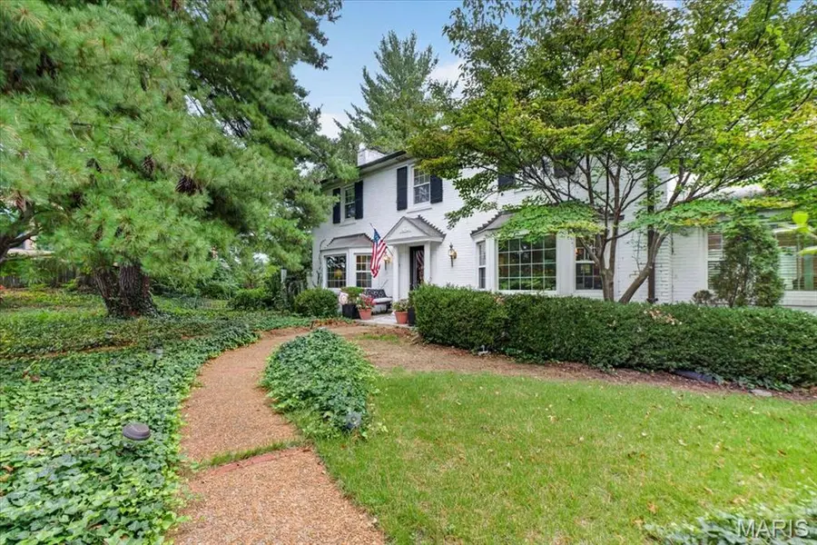 10099 Litzsinger RD, Ladue, MO 63124