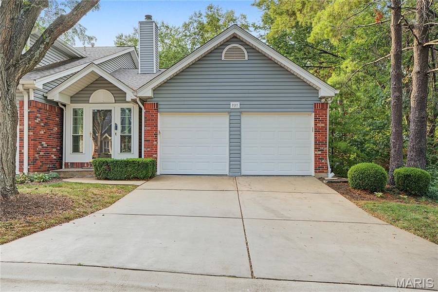 227 Kehrs Mill TRL, Ballwin, MO 63011