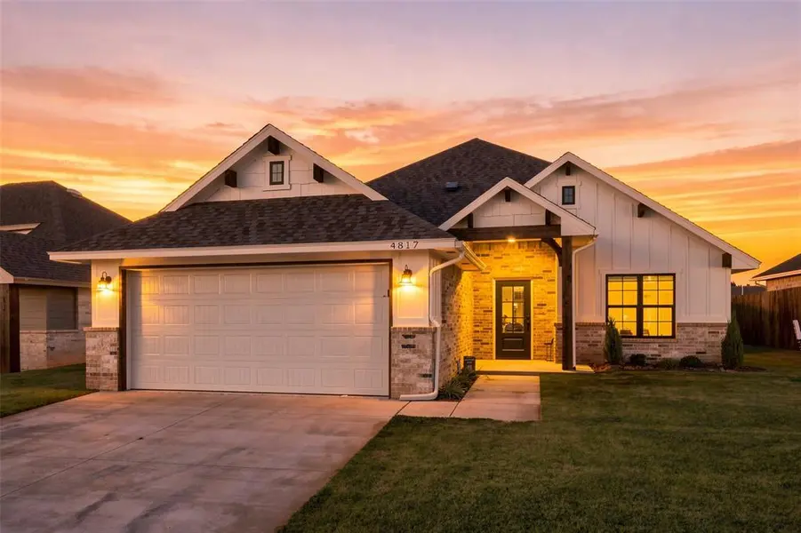 4817 Misty Wood LN, Mustang, OK 73064