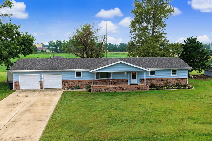116 Sunset Ln., Tescott, KS 67484