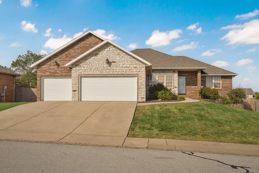 905 N 21st AVE, Ozark, MO 65721