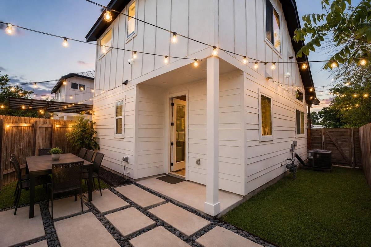 1123 Omega Ave #1, Austin, TX 78721