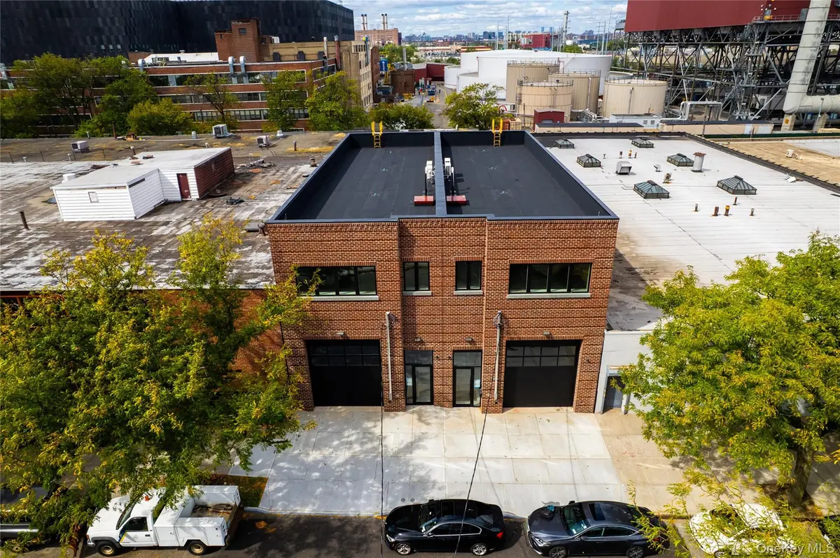 18-26 Steinway ST, Astoria, NY 11105