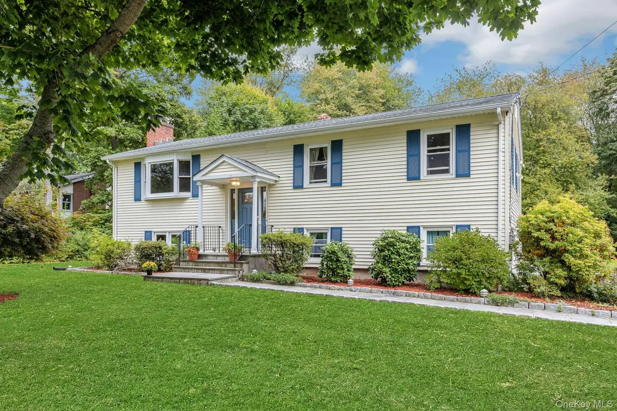 94 Overlook DR, Mahopac, NY 10541