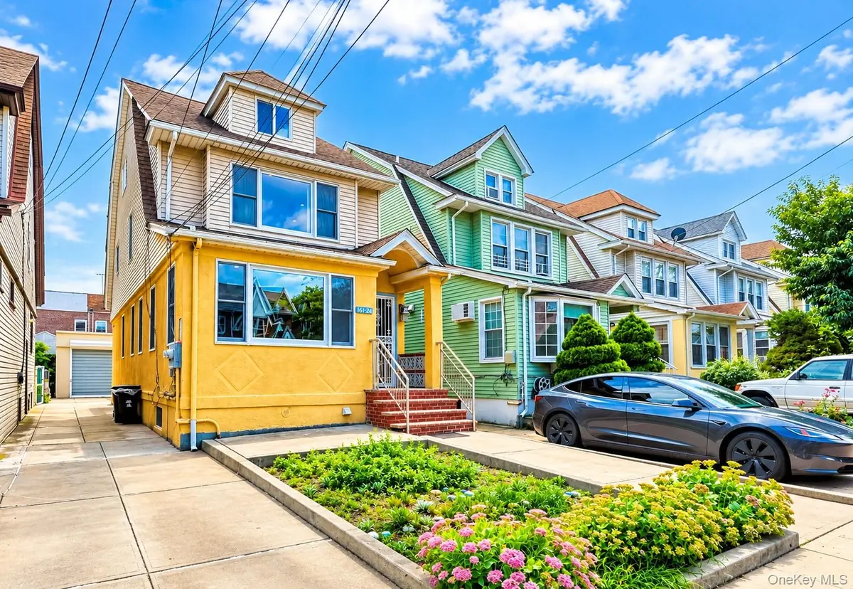 161-24 84th AVE, Jamaica Hills, NY 11432