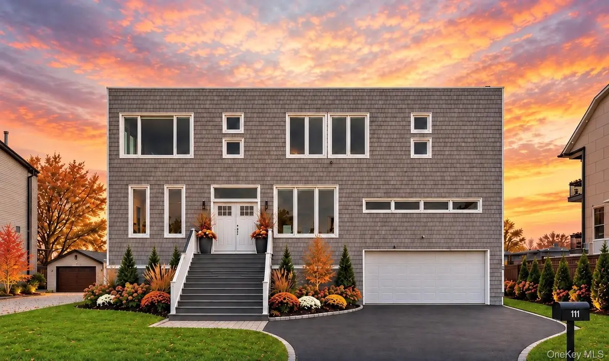 298 W Lido Promenade, Lindenhurst, NY 11757