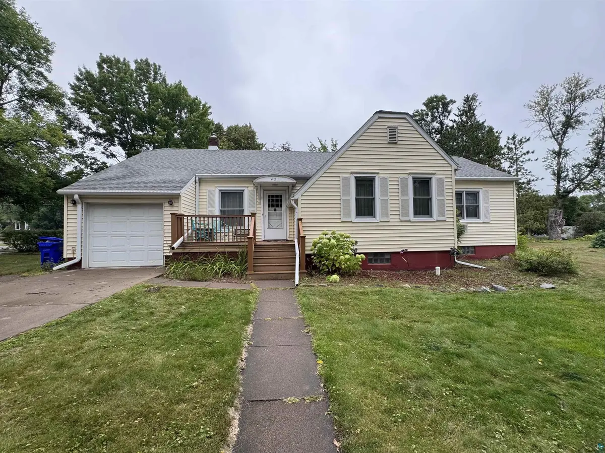 421 1st St, Moose Lake, MN 55767
