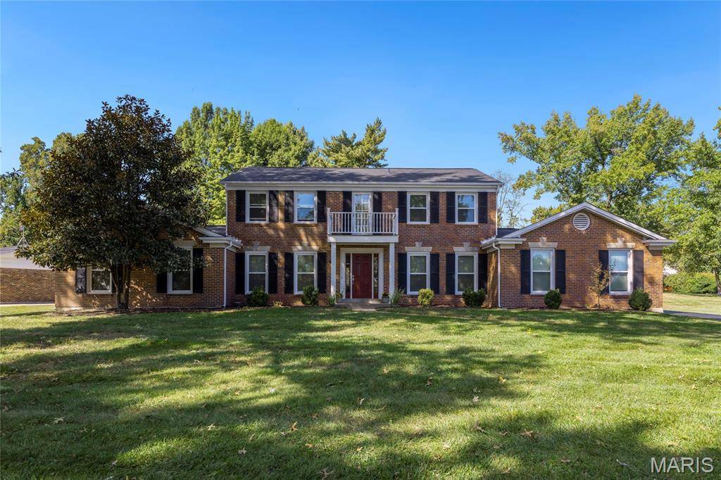 14300 Markham LN, Chesterfield, MO 63017