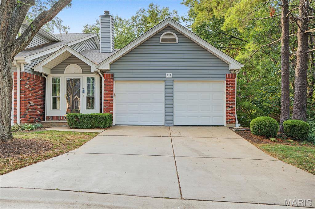 227 Kehrs Mill TRL, Ballwin, MO 63011