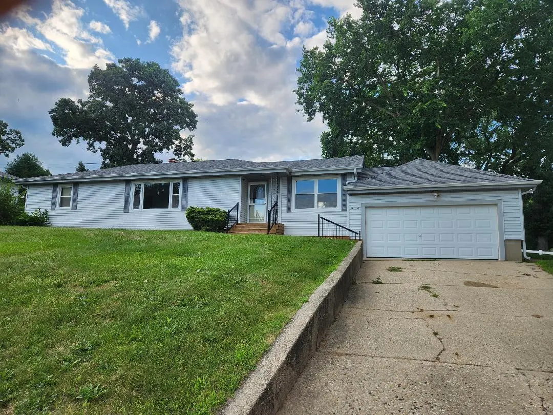 914 Oakleaf AVE, Mchenry, IL 60051