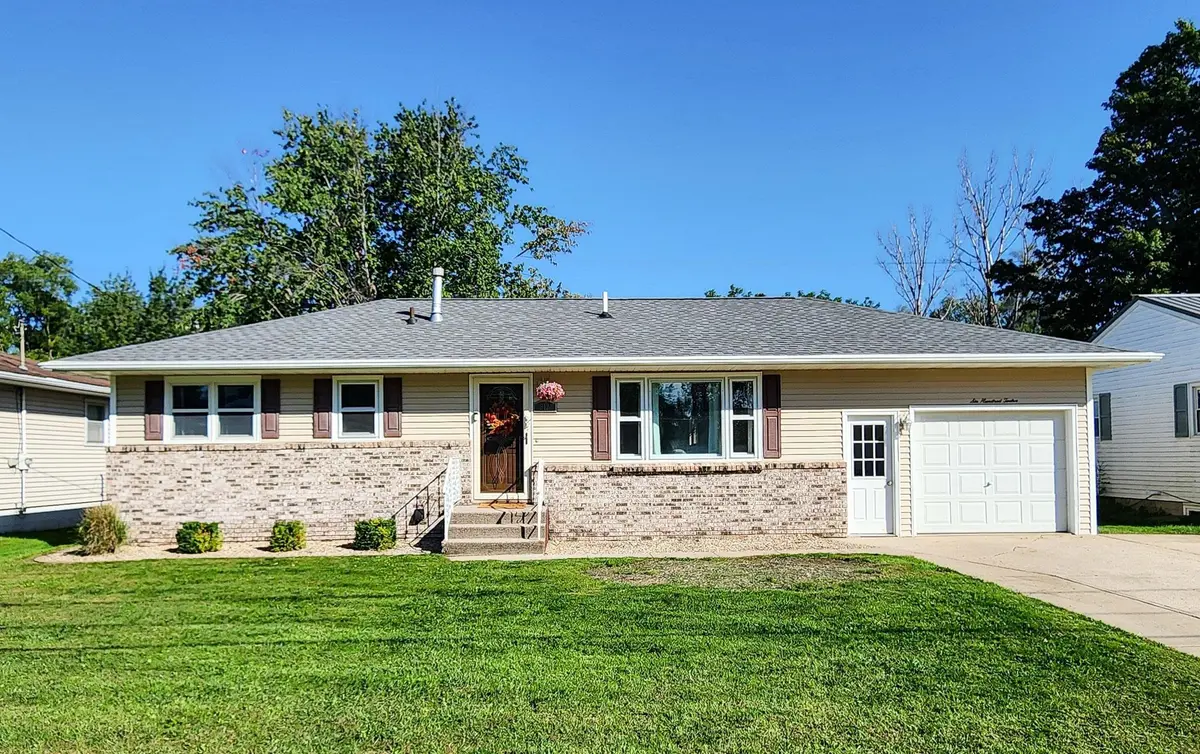 612 Prospect ST, Manchester, IA 52057