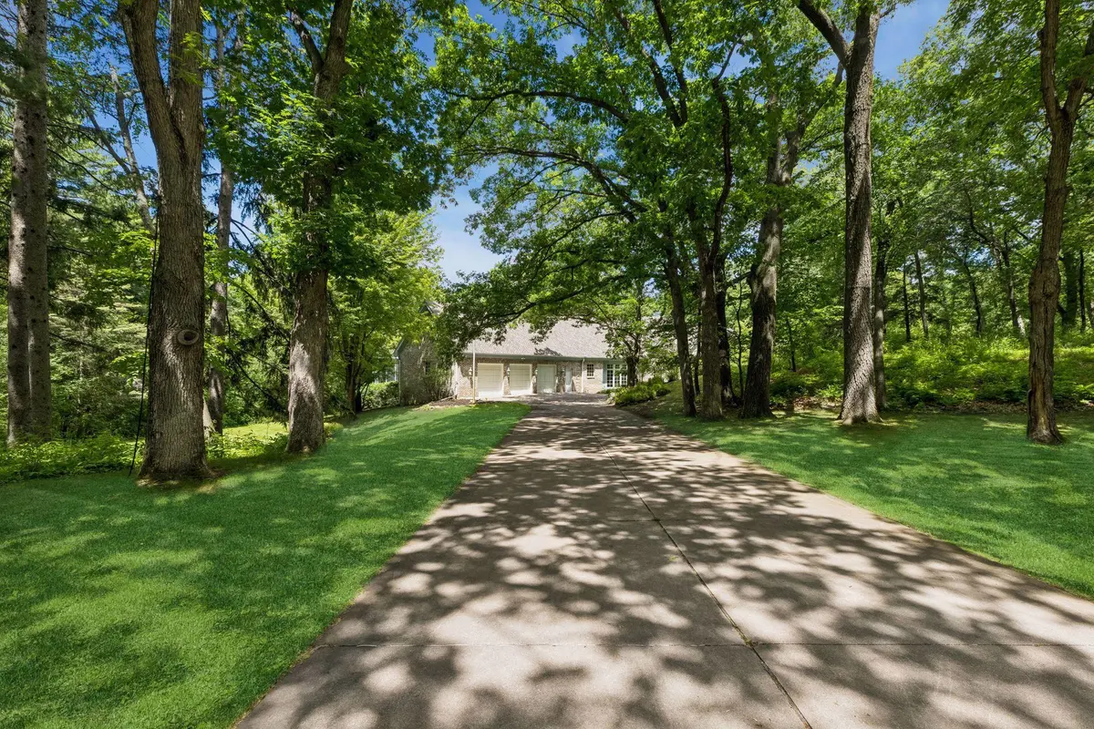 7 Mallard LN, North Oaks, MN 55127