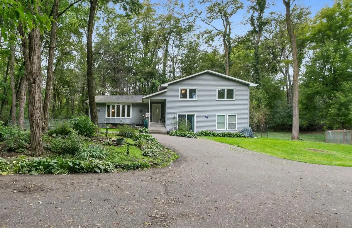 9045 Inver Grove TRL, Inver Grove Heights, MN 55076