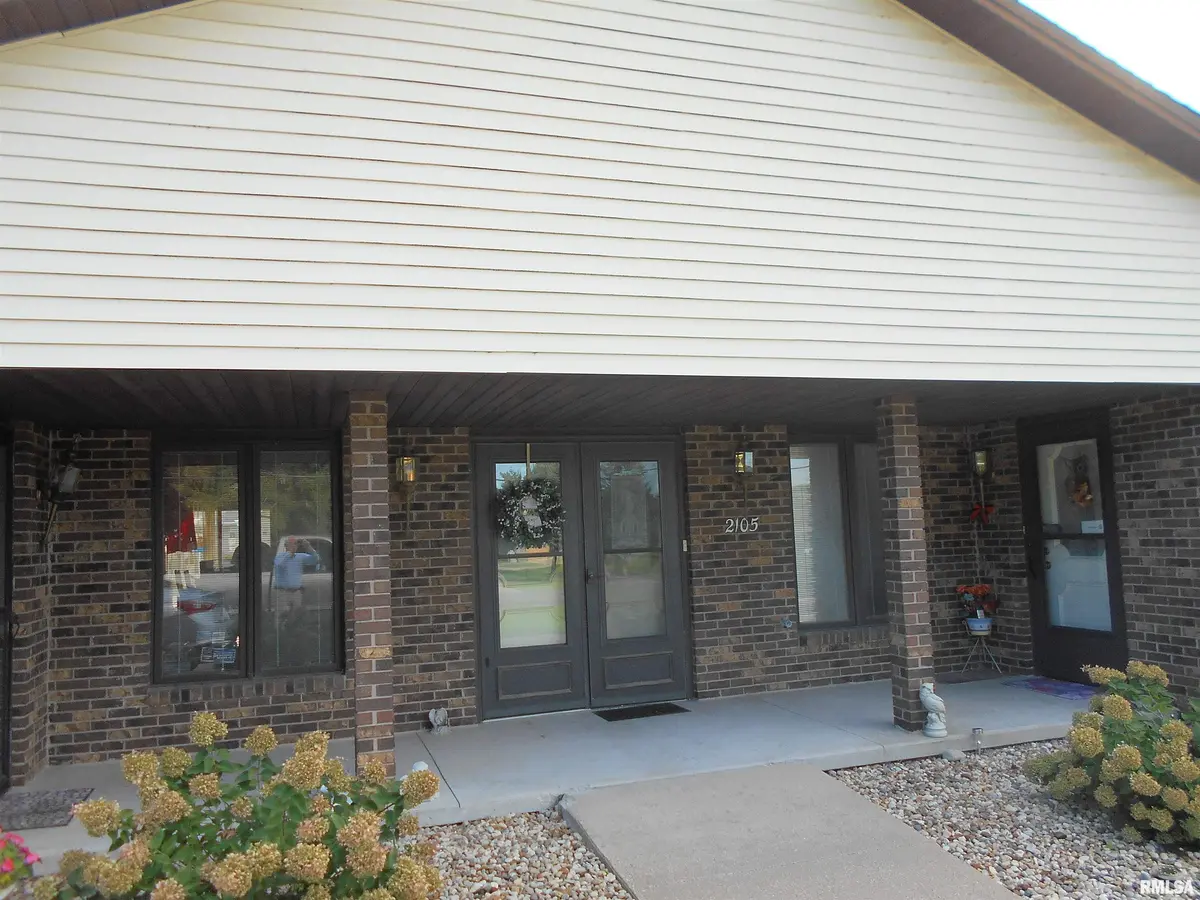2105 MAPLE AVE, Macomb, IL 61455