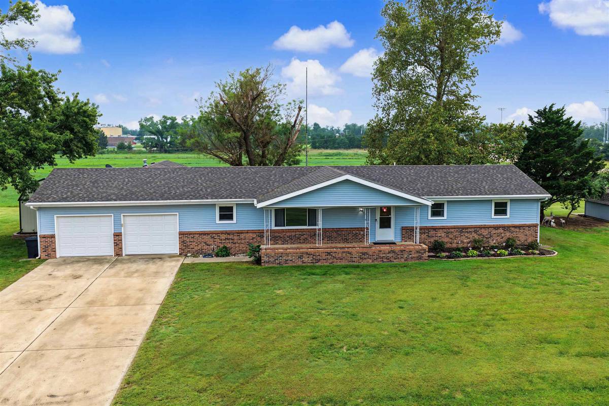 116 Sunset Ln., Tescott, KS 67484