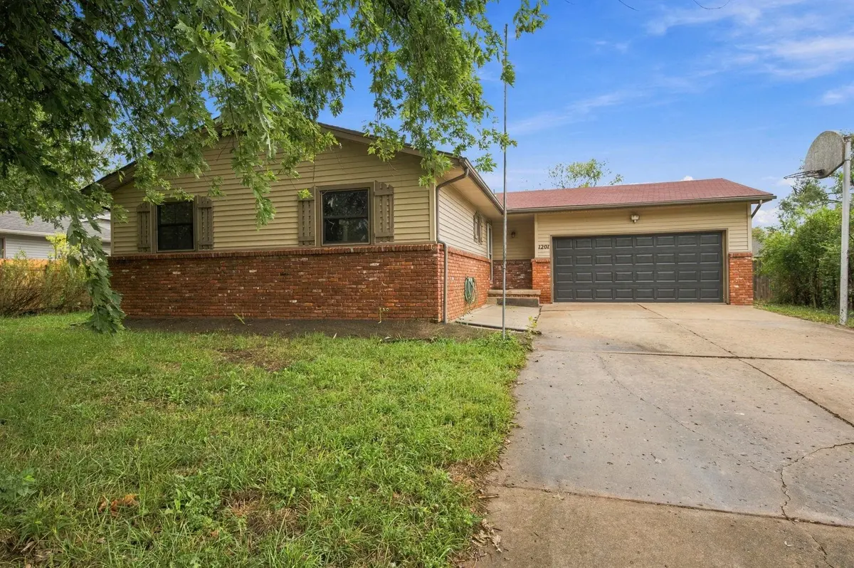 1201 N Morris St, Rose Hill, KS 67133-9331